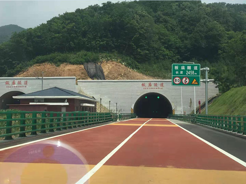 鹤大高速公路（吉林段).jpg